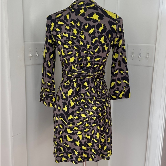 DVF Diane Von Furstenberg JEANNE Silk Jersey Wrap Dress Snow Leopard Grey Size 4 - Picture 7 of 13